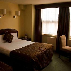 Double Room & Show
